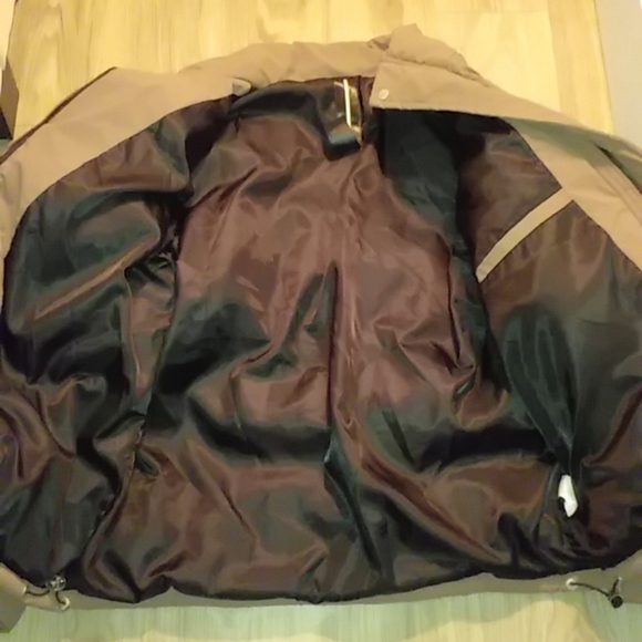 Puffer jacket very comfortable and warm to wear - Picture 2 of 3